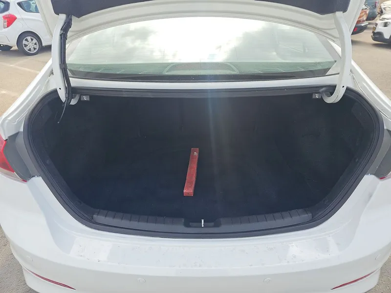 Hyundai Elantra 2nd hand, 2017, private hand