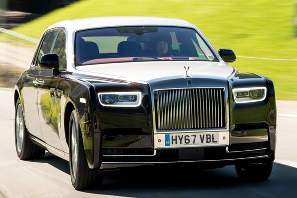Rolls-Royce Phantom 2017. Carrosserie, extérieur. Berline longue, 8 génération