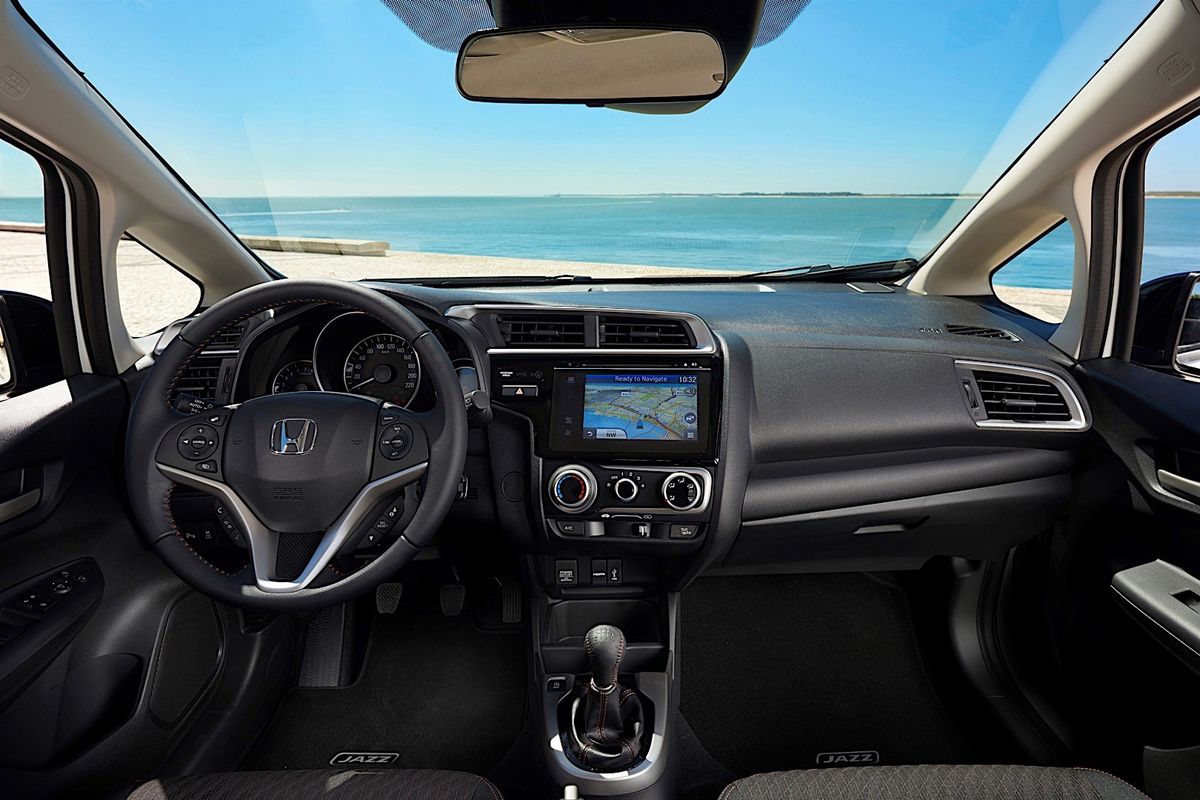 Honda Jazz 2017. Dashboard. Mini 5-doors, 3 generation, restyling