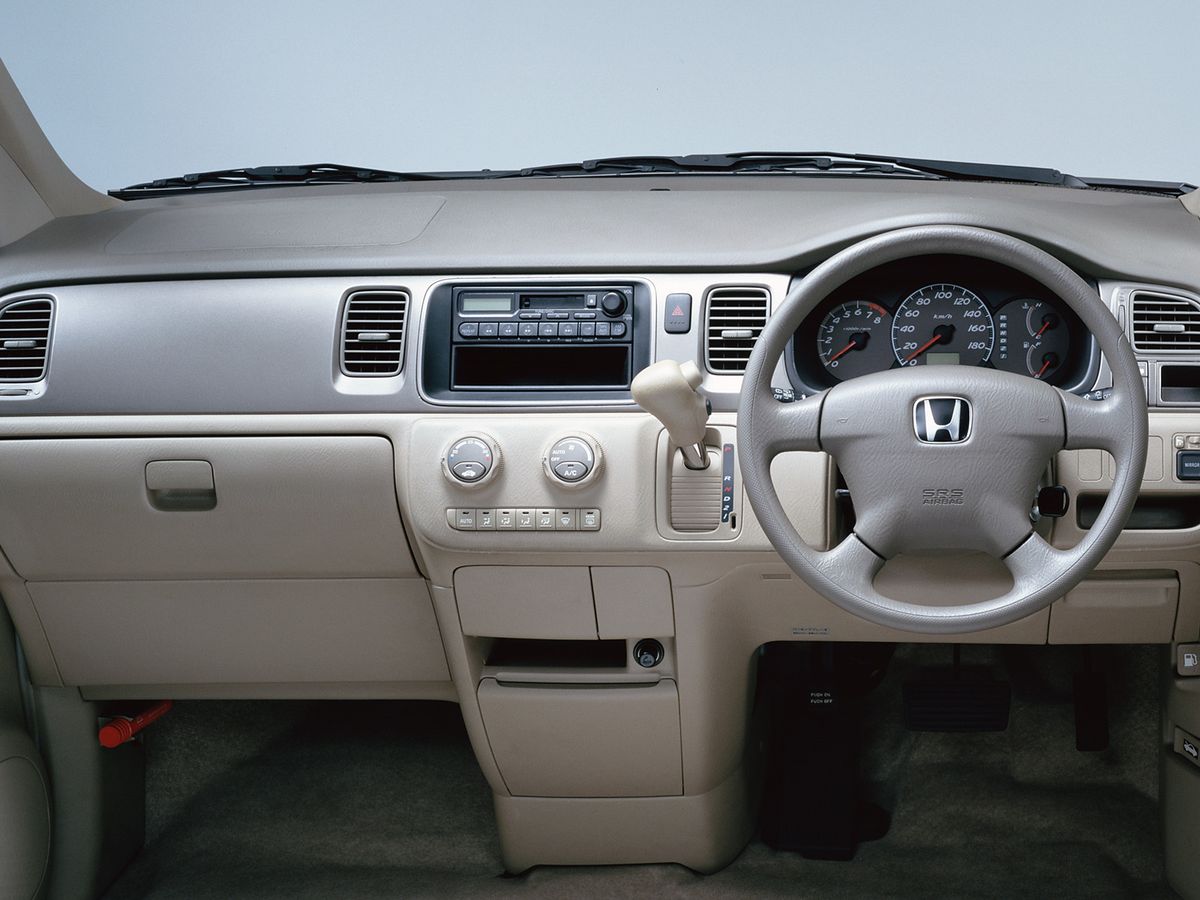 Honda Stepwgn 2001. Tableau de bord. Monospace, 2 génération
