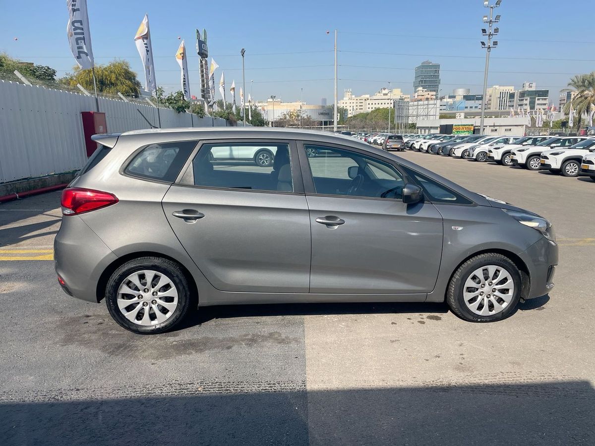 Kia Carens 2nd hand, 2016, private hand
