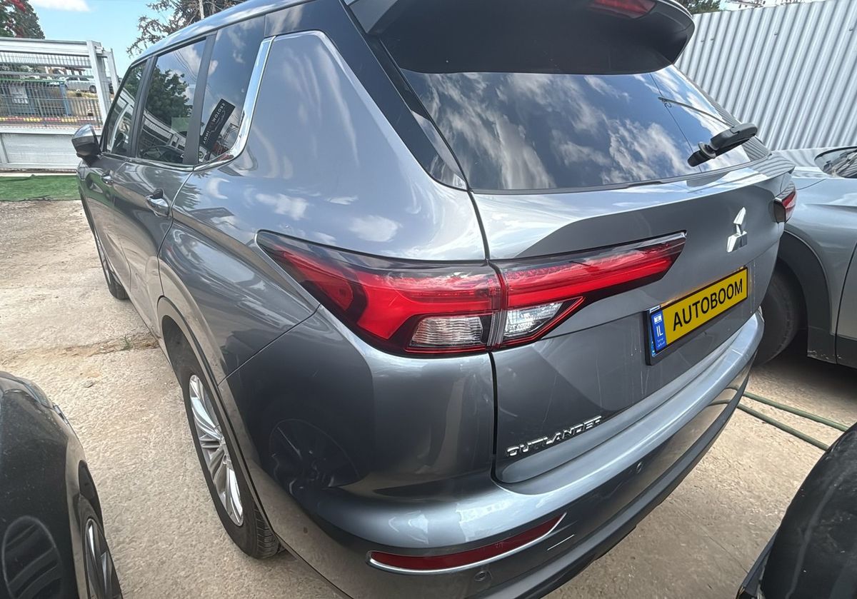 Mitsubishi Outlander 2nd hand, 2024