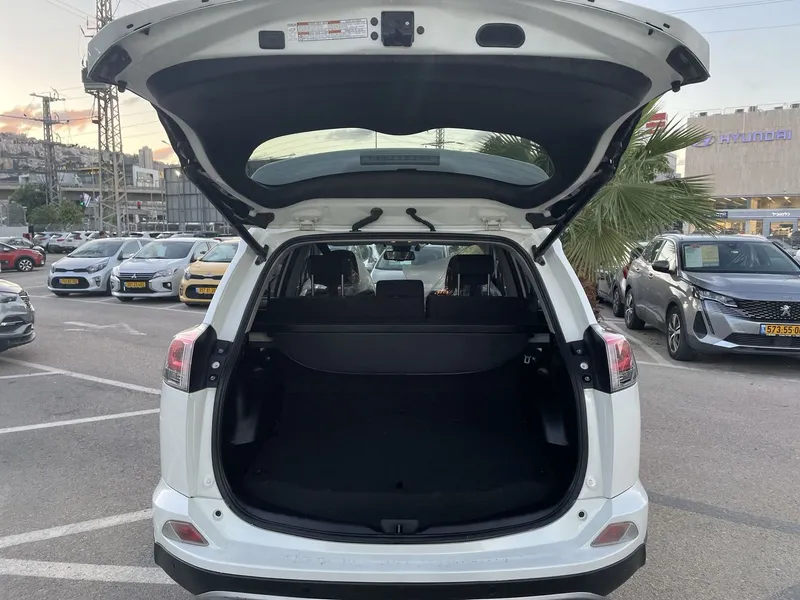 Toyota RAV4 с пробегом, 2018