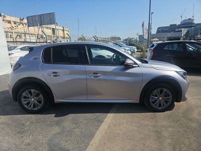 Peugeot 208 2nd hand, 2021, private hand