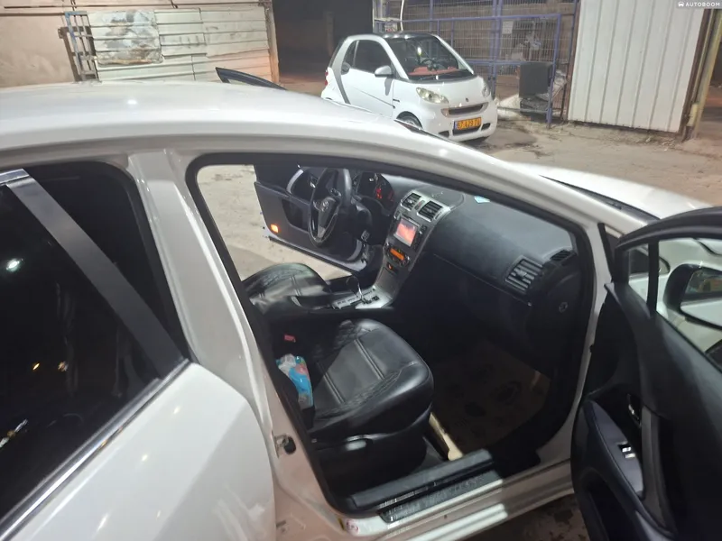 Toyota Avensis 2nd hand, 2014, private