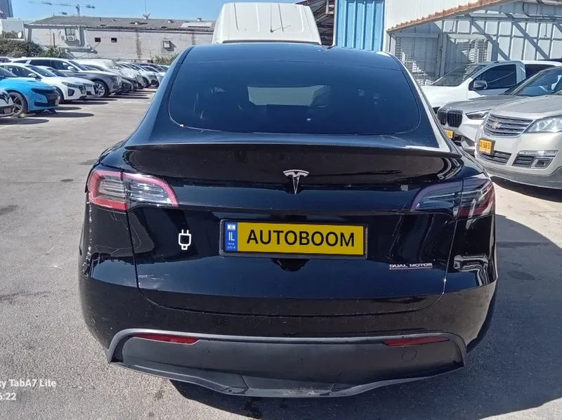 Tesla Model Y 2nd hand, 2024, private