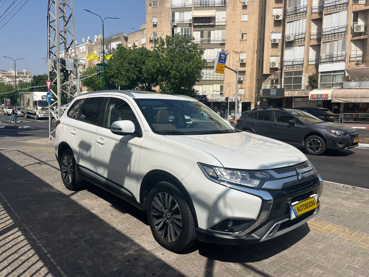 מיצובישי אאוטלנדר יד 2 רכב, 2020, פרטי