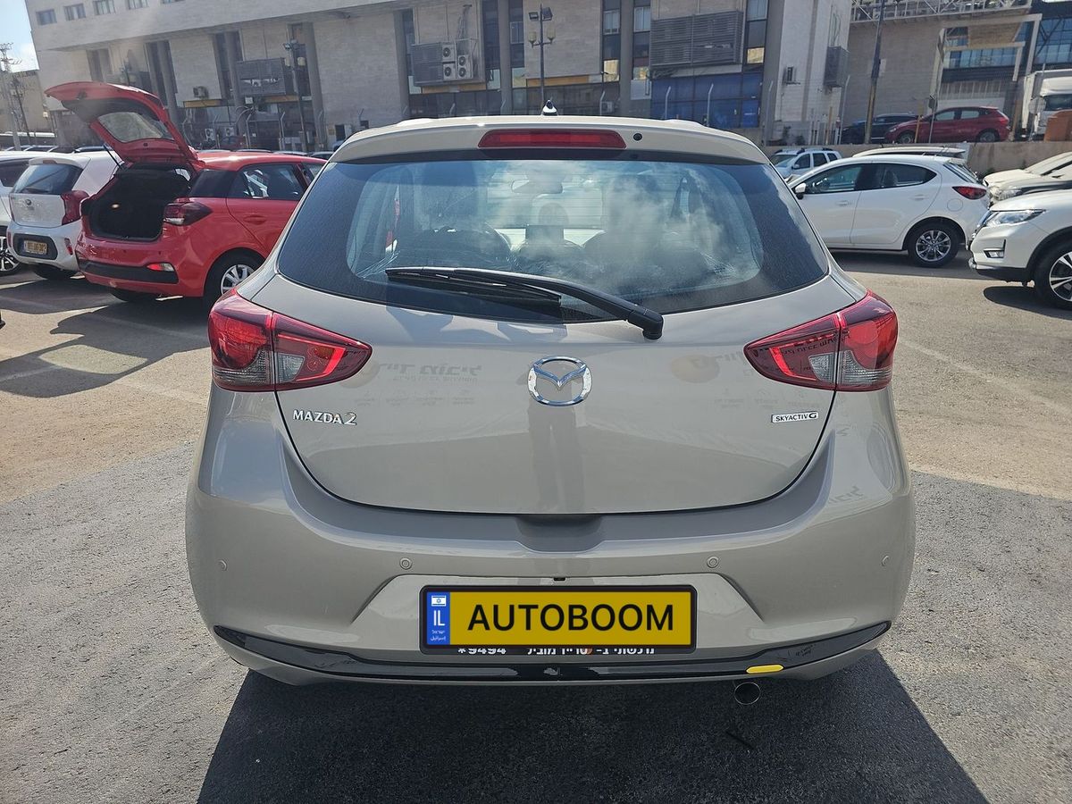 Mazda 2 nouvelle voiture, 2024