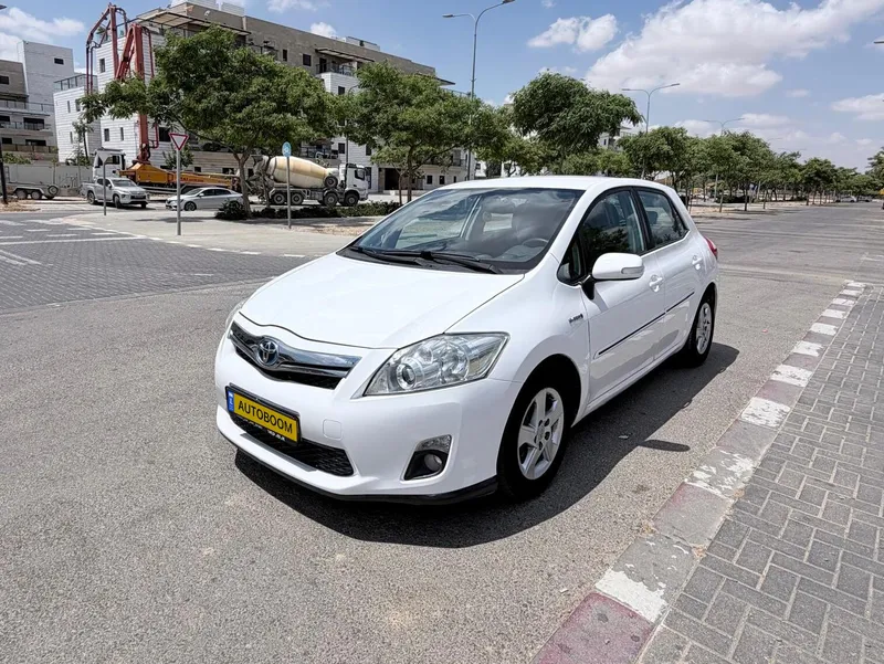 טויוטה אוריס יד 2 רכב, 2011