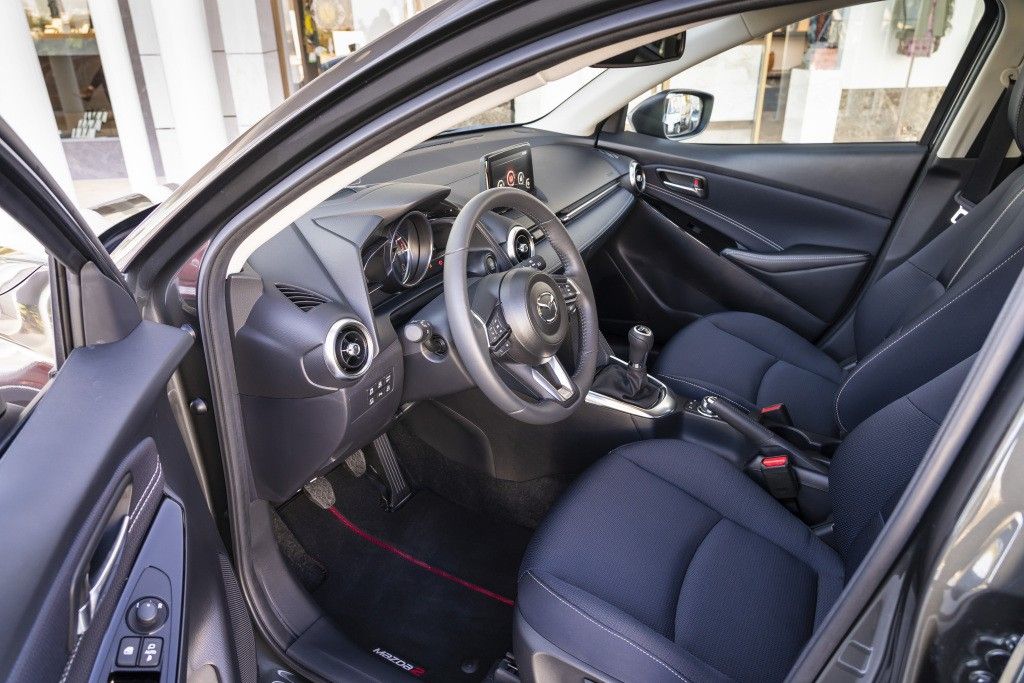 Mazda 2 2019. Siéges avants. Mini 5-portes, 3 génération, restyling