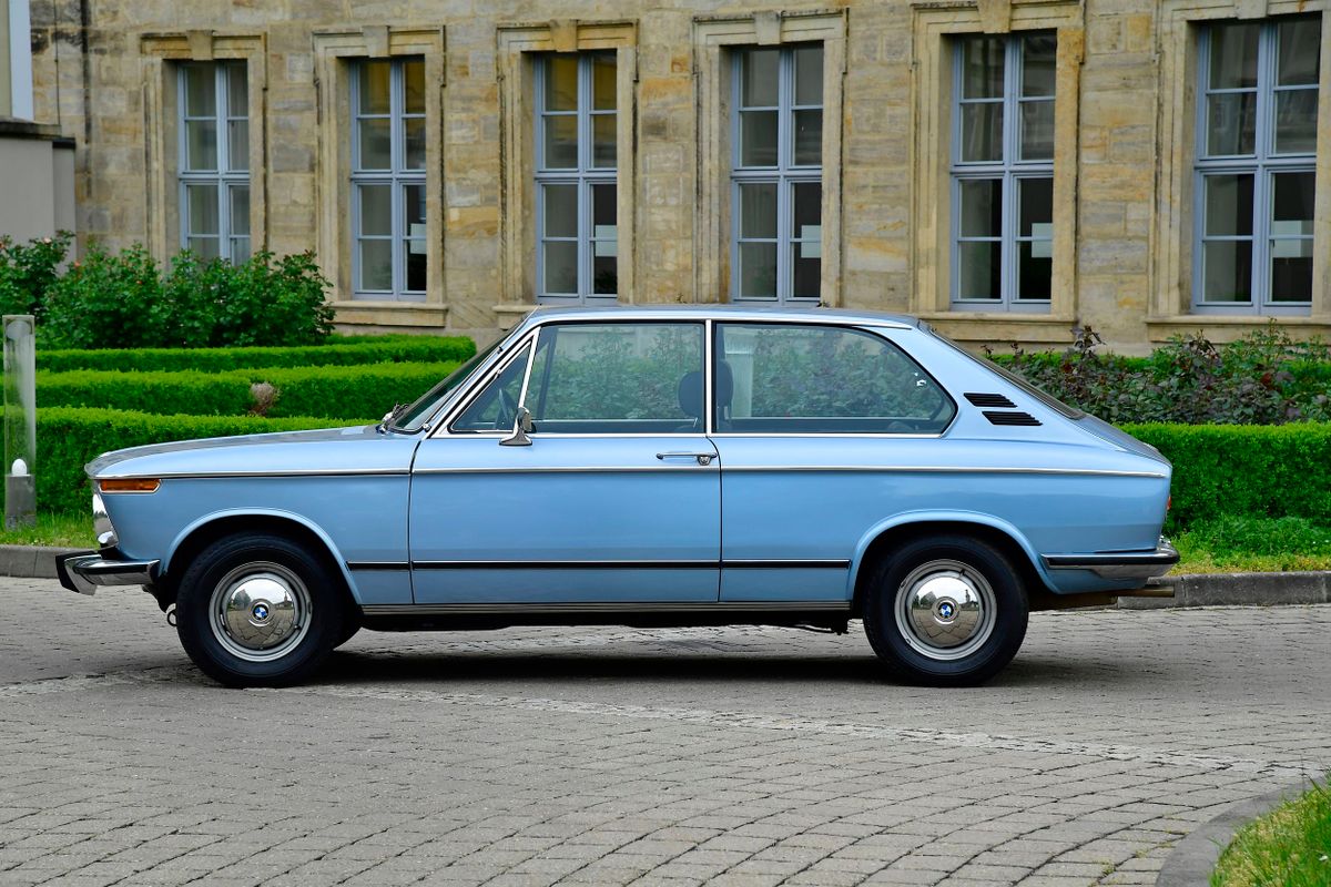 BMW 02 (E10) 1966. Carrosserie, extérieur. Hatchback 3-portes, 1 génération