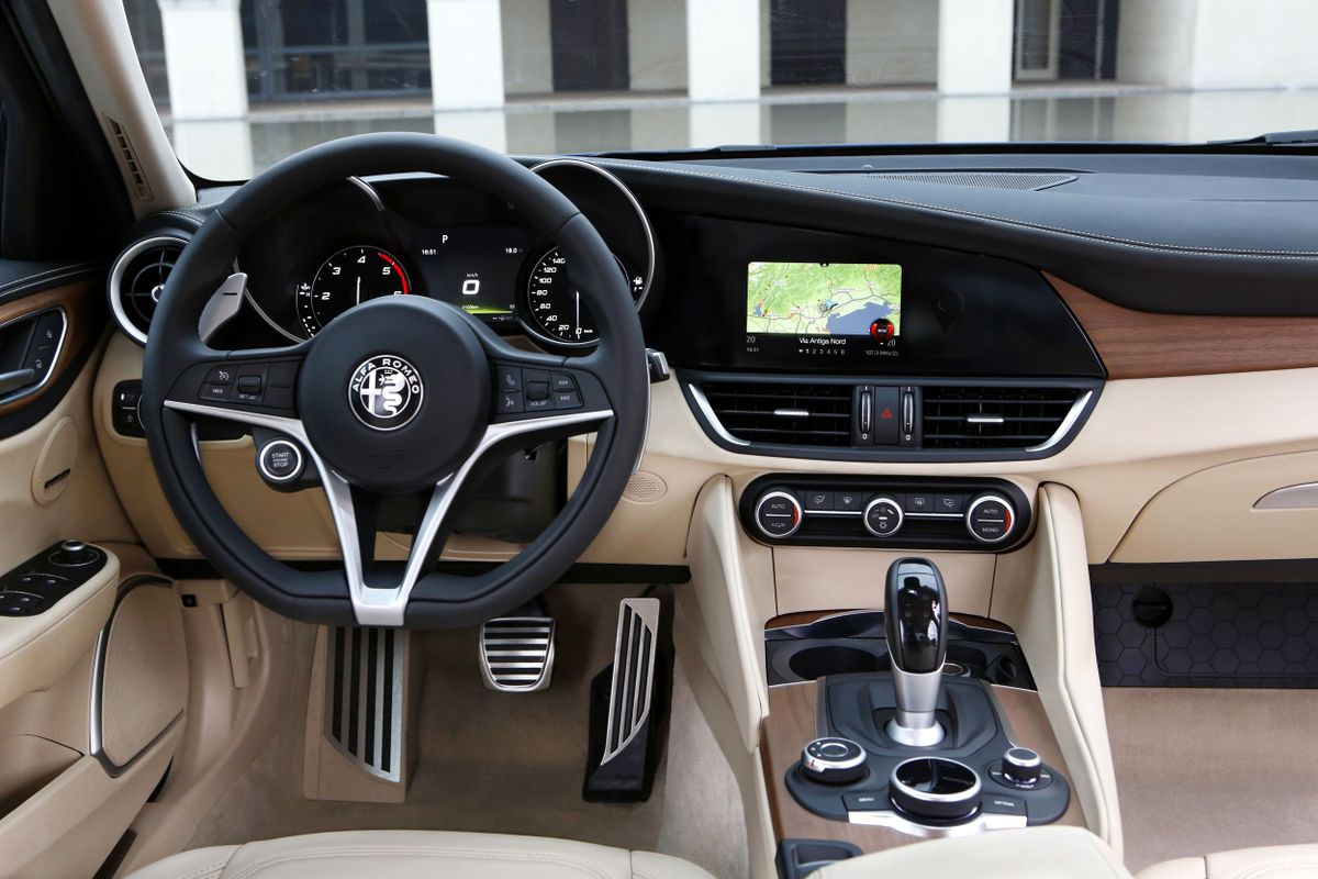 Alfa Romeo Giulia 2015. Dashboard. Sedan, 2 generation