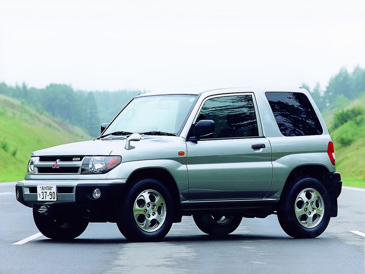 מיצובישי  פאג'רו iO 1998. מרכב, צורה. רכב שטח 3 דלתות, 1 דור