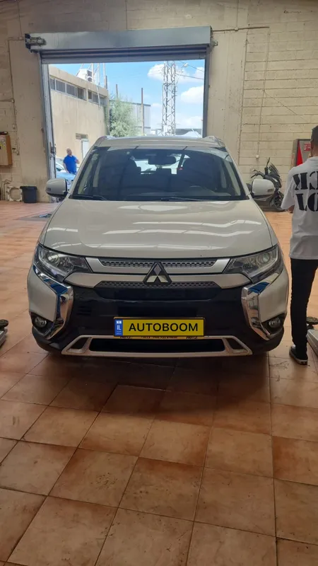 מיצובישי אאוטלנדר יד 2 רכב, 2021, פרטי
