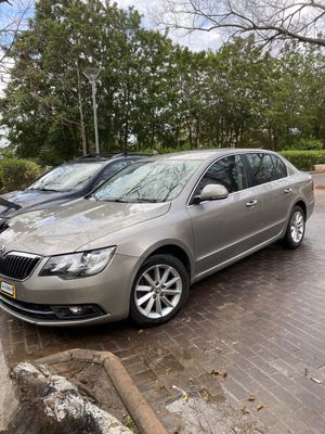 Škoda Superb 2ème main, 2014, main privée