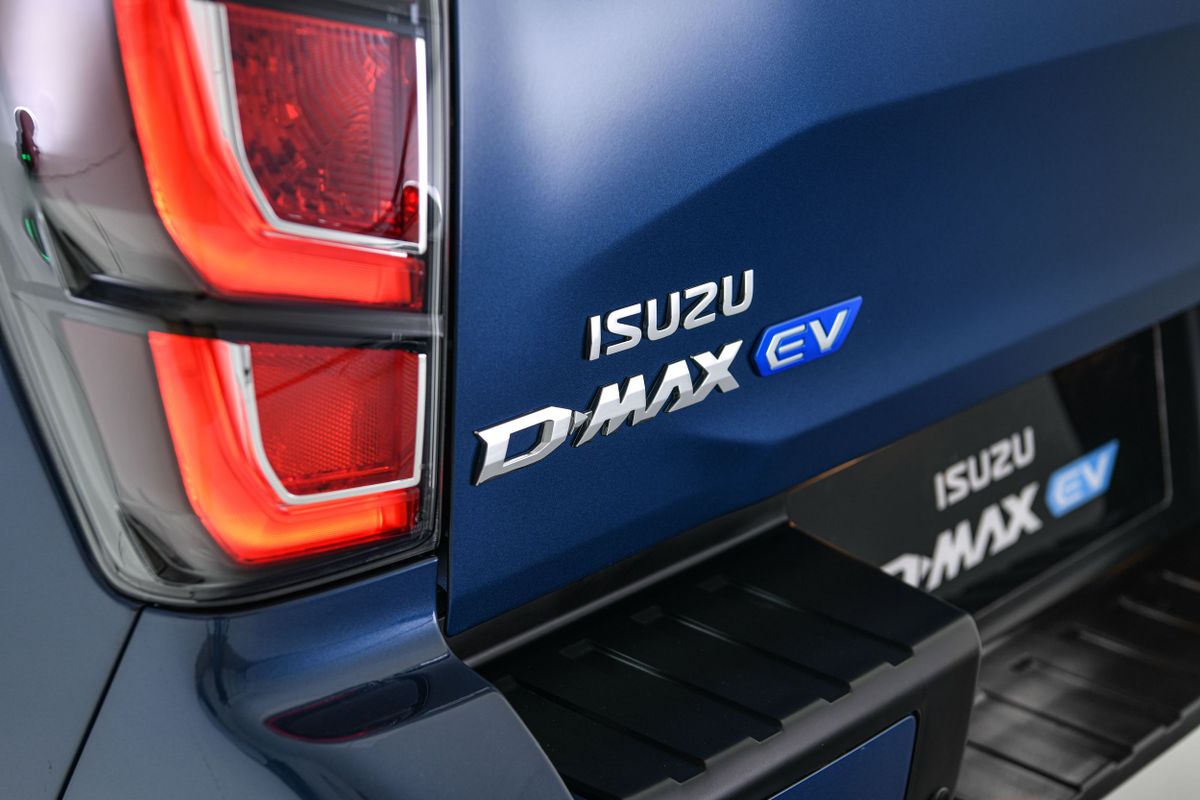 Isuzu. Задние фонари.