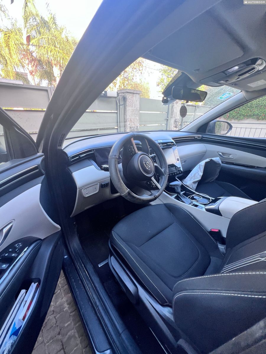 Hyundai Tucson 2nd hand, 2022, private