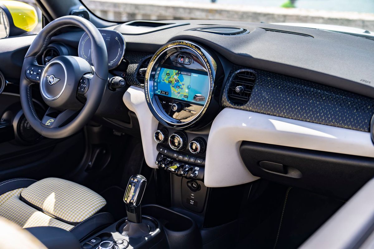MINI Cooper 2023. Центральная консоль. Кабриолет, 4 поколение