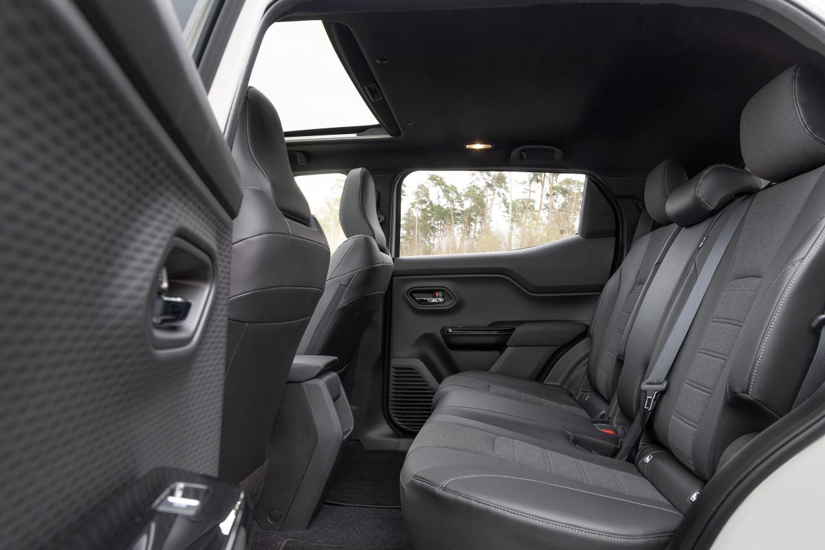 Suzuki e Vitara 2024. Задние сидения. SUV 5 дв., 1 поколение