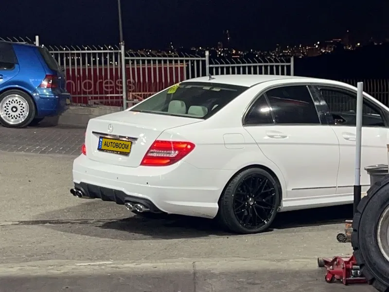 Mercedes C-Class 2ème main, 2014, main privée