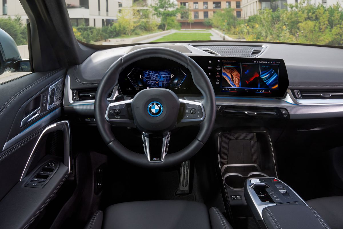 BMW X1 2022. Tableau de bord. VUS 5-portes, 3 génération
