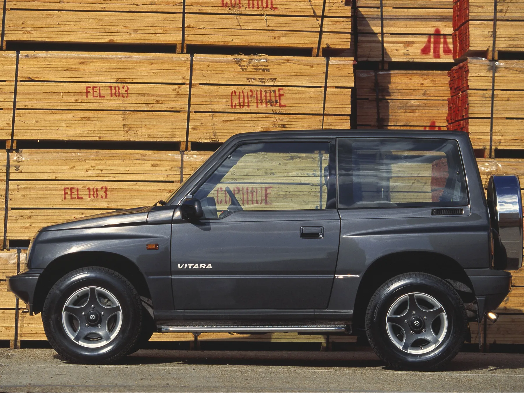 Suzuki Vitara 3 Türer Grün 1988-1998 limitiert 1 von 600 Triple 9 1/43 Ixo Mod.. 
