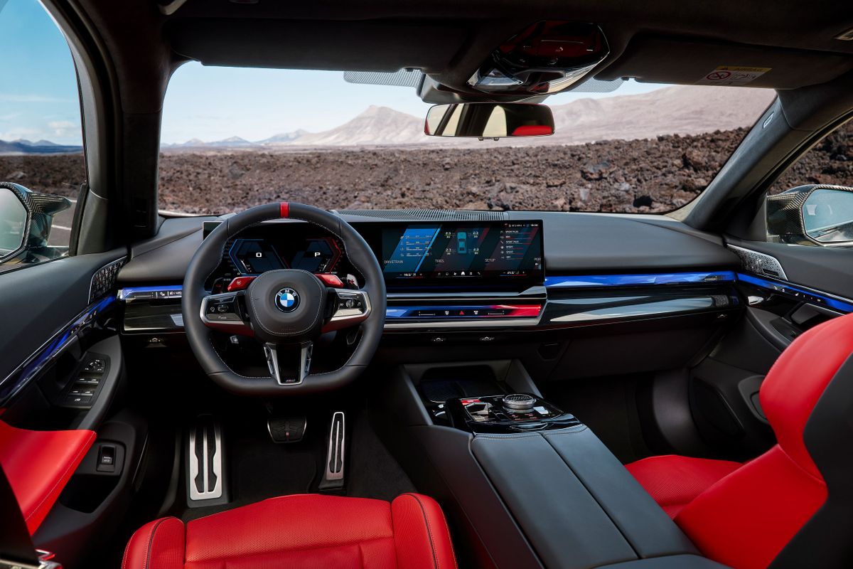 BMW M5 2024. Передние сидения. Универсал 5 дв., 7 поколение