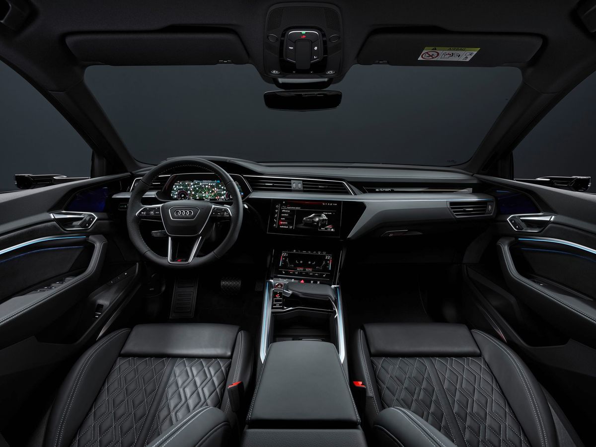אאודי SQ8 Sportback e-tron ‏2023. מושבים קדמיים. SUV קופה, 1 דור, שדרוג