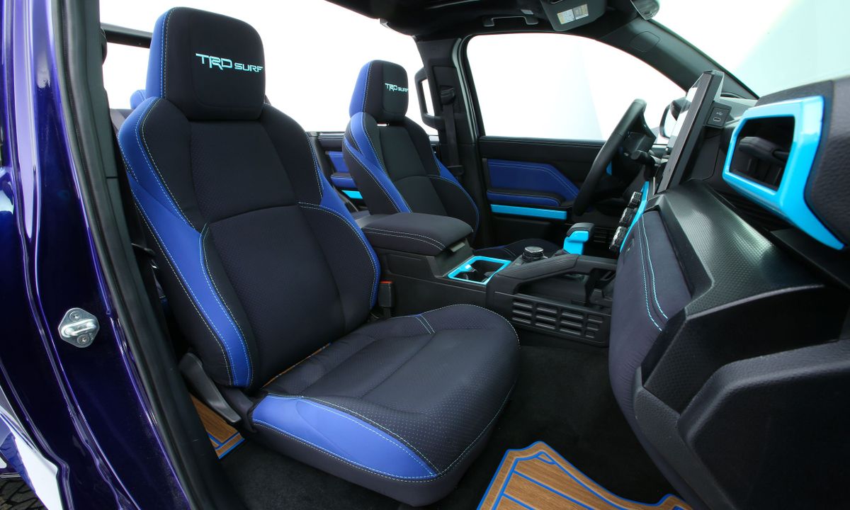 Toyota 4Runner. Передние сидения.