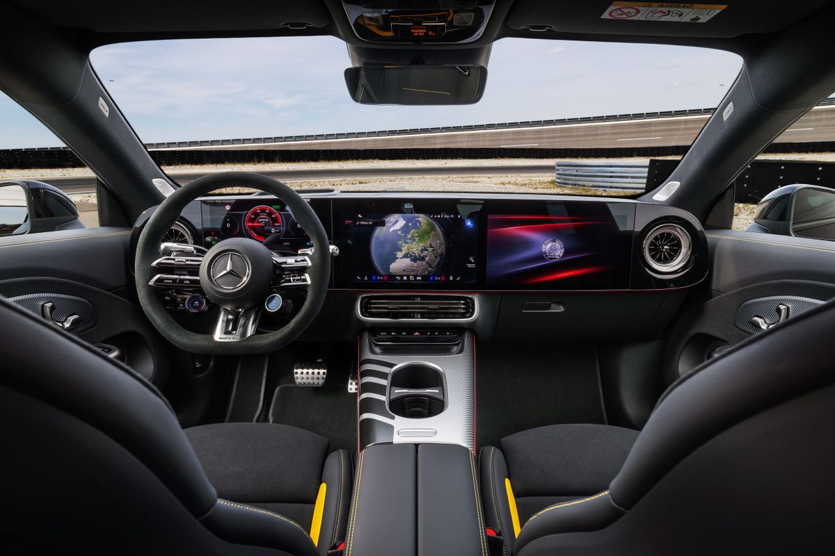 Mercedes CLA AMG. Мультимедиа.