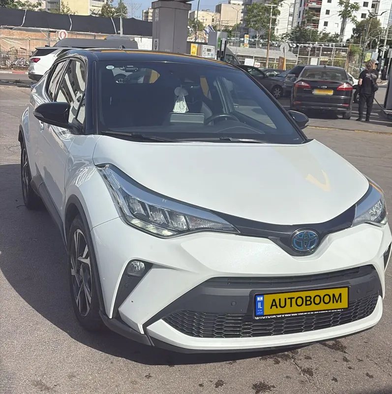 Toyota C-HR 2nd hand, 2022, private