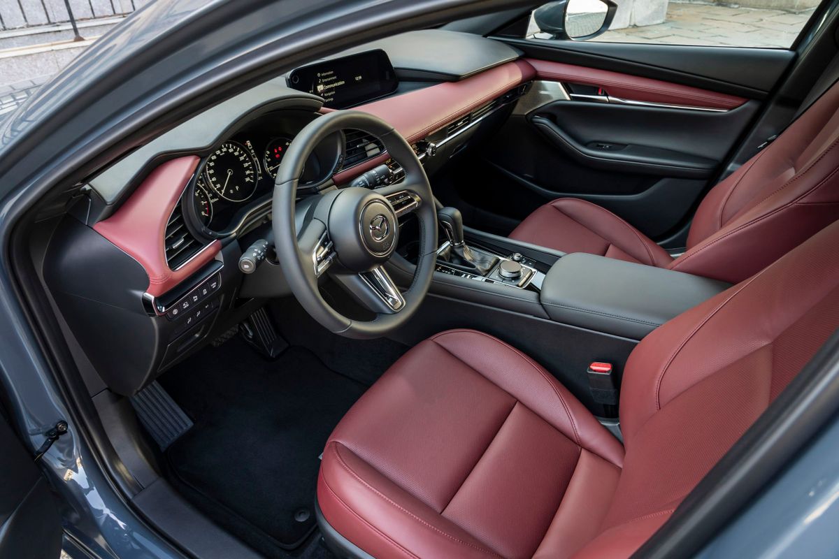 Mazda 3 2018. Передние сидения. Седан, 4 поколение
