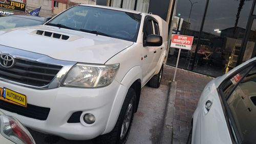 Toyota Hilux 2nd hand, 2014