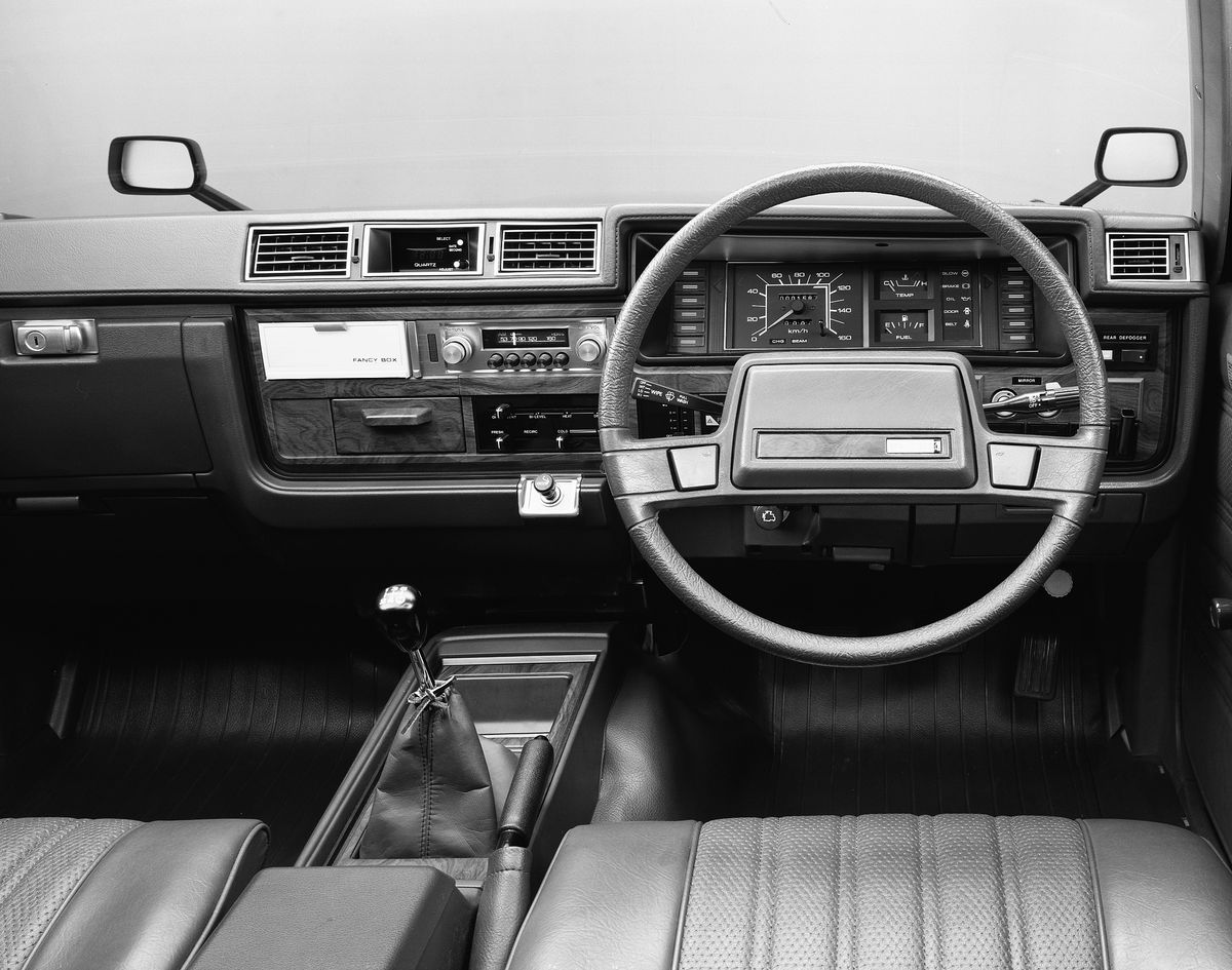 Nissan Cedric 1979. Front seats. Estate 5-door, 5 generation