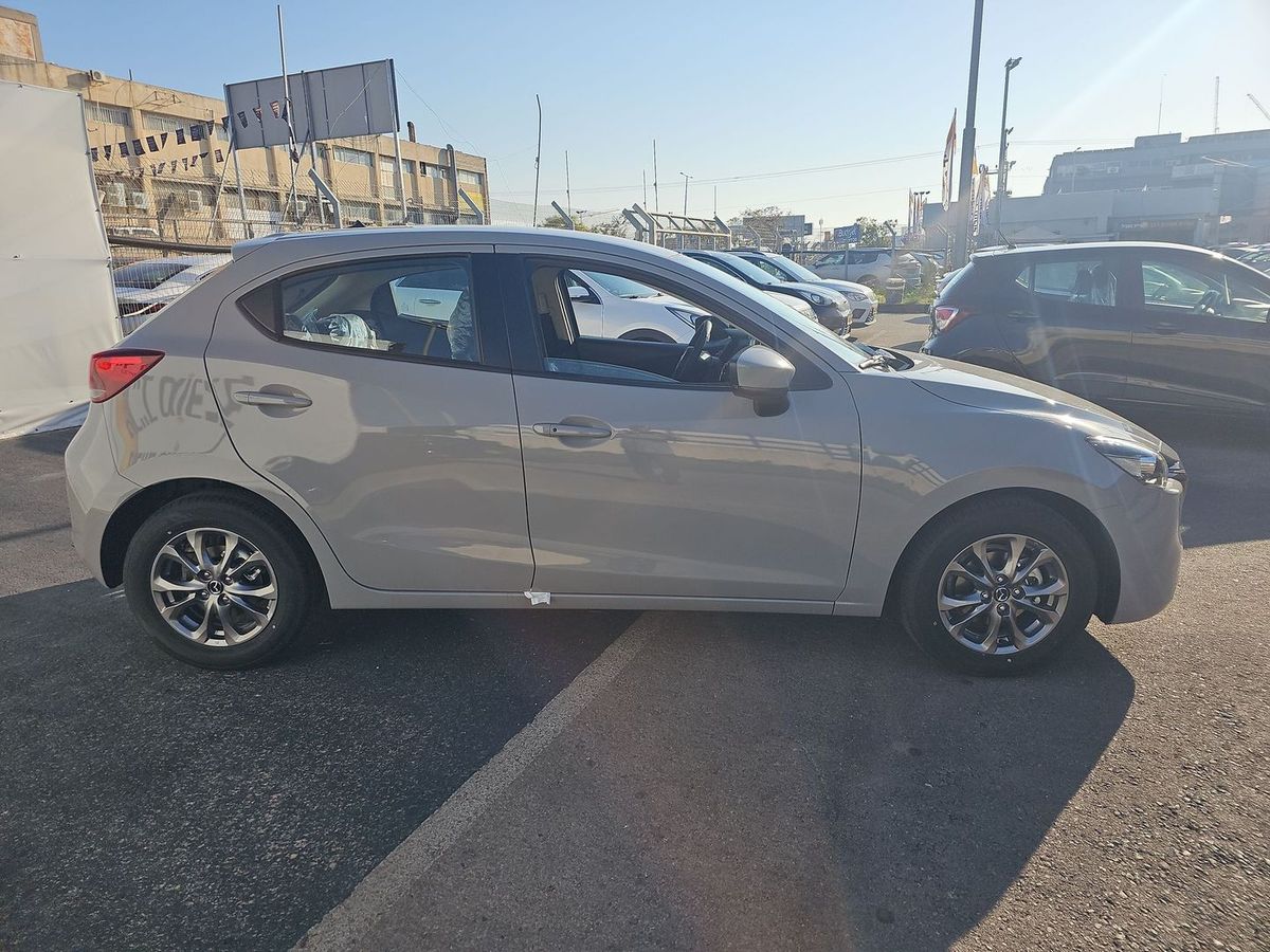 Mazda 2 nouvelle voiture, 2025