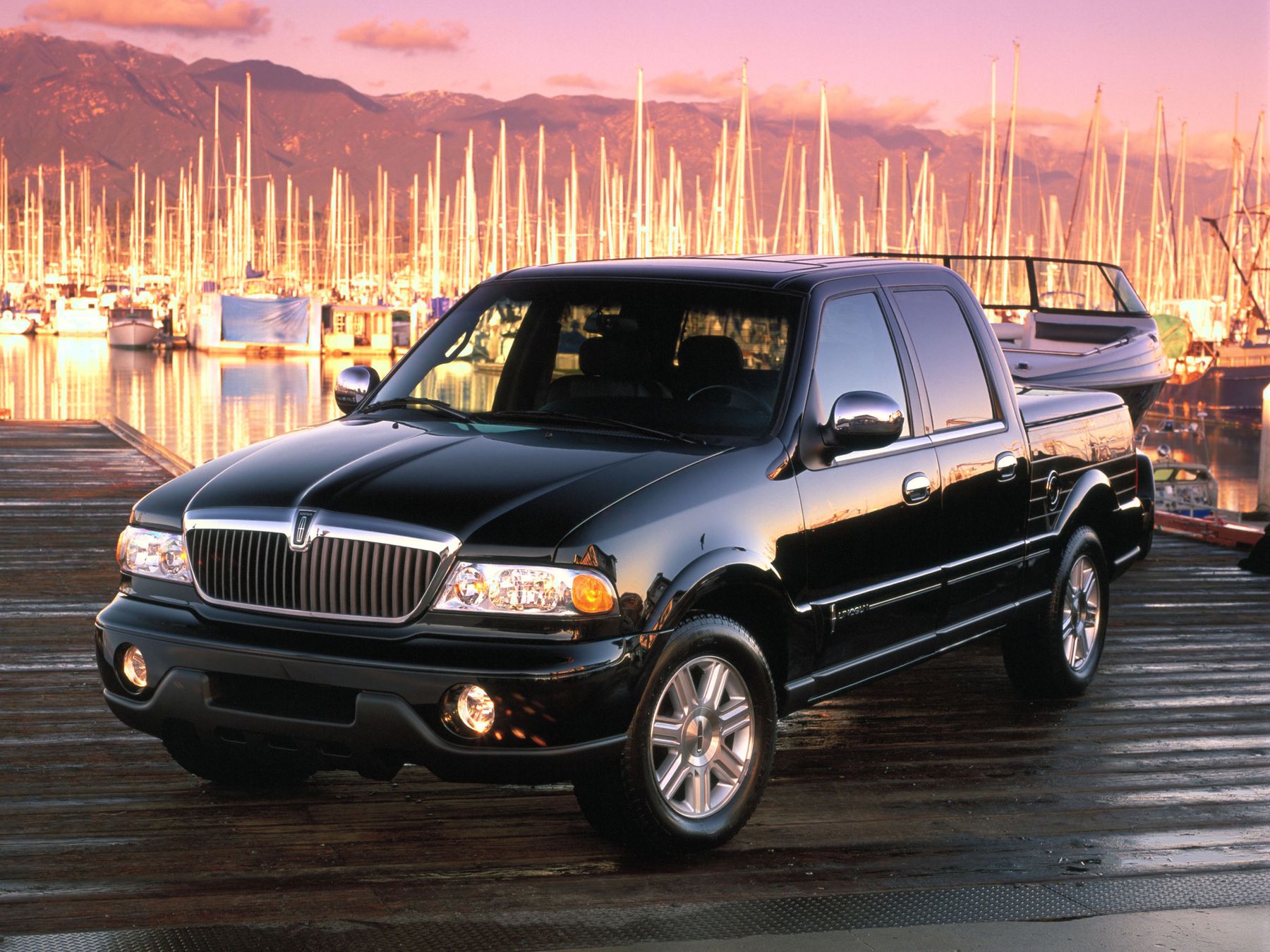 Линкольн навигатор 1 поколения. Linkoln blackwood. lincoln navigator пикап. линкольн навигатор 2001 года.