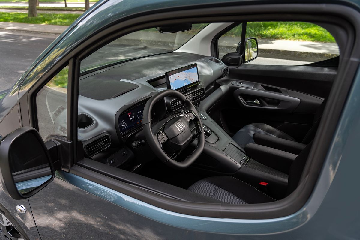 Fiat Doblo 2023. Передние сидения. Компактвэн, 3 поколение, рестайлинг 1