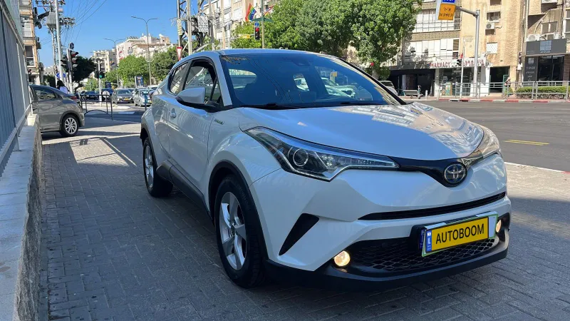 Toyota C-HR с пробегом, 2019