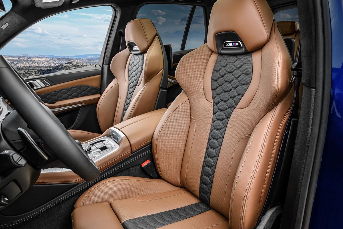 بي إم دبليو X5 M 2019. المقاعد الأمامية. SUV ٥ أبواب, 3 الجيل