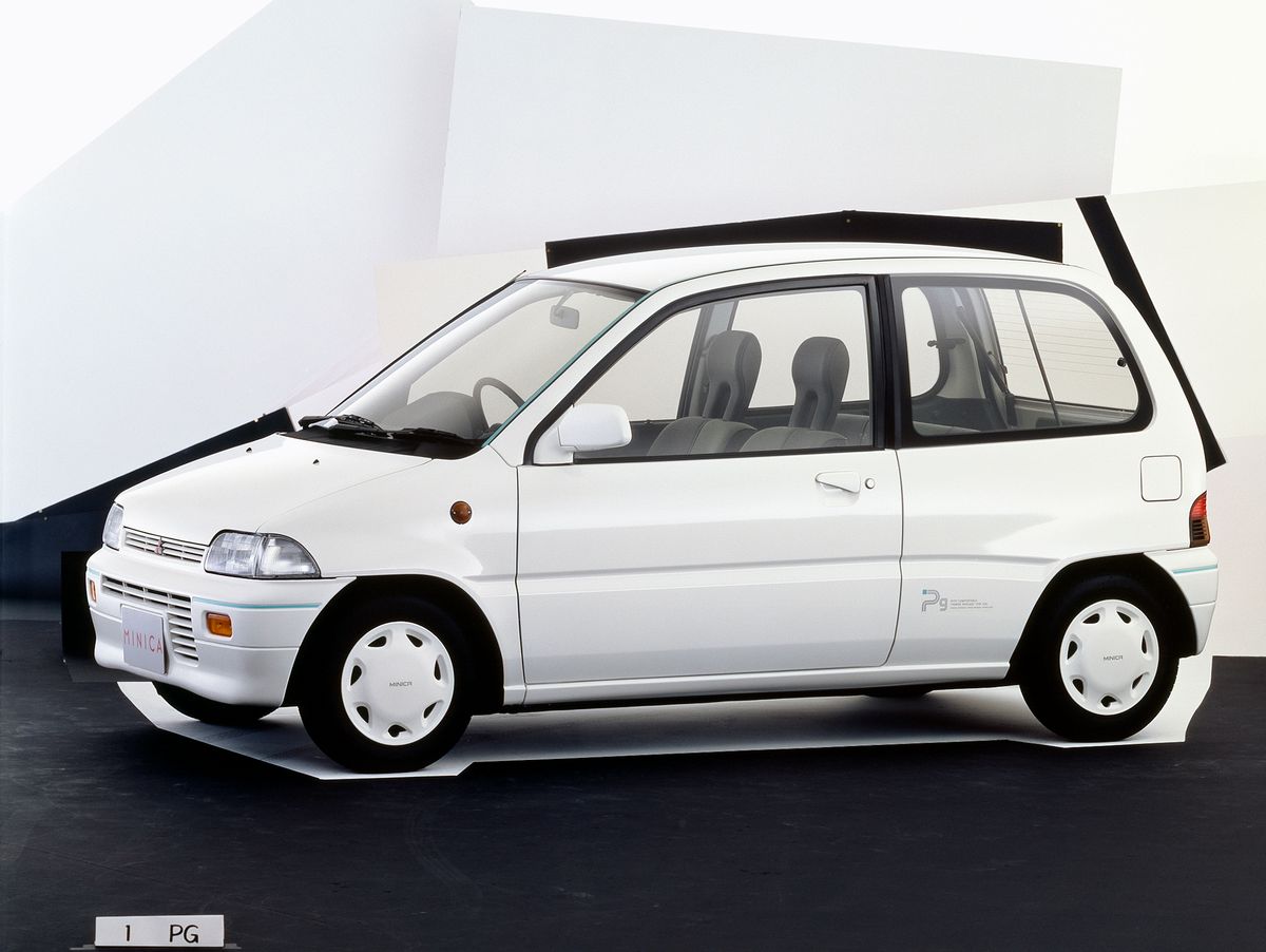 מיצובישי  מיניקה 1989. מרכב, צורה. מיני 3 דלתות, 6 דור
