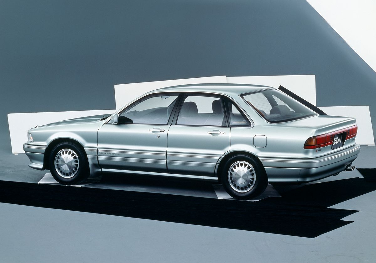 Mitsubishi Eterna 1988. Carrosserie, extérieur. Berline sans pilier central, 6 génération