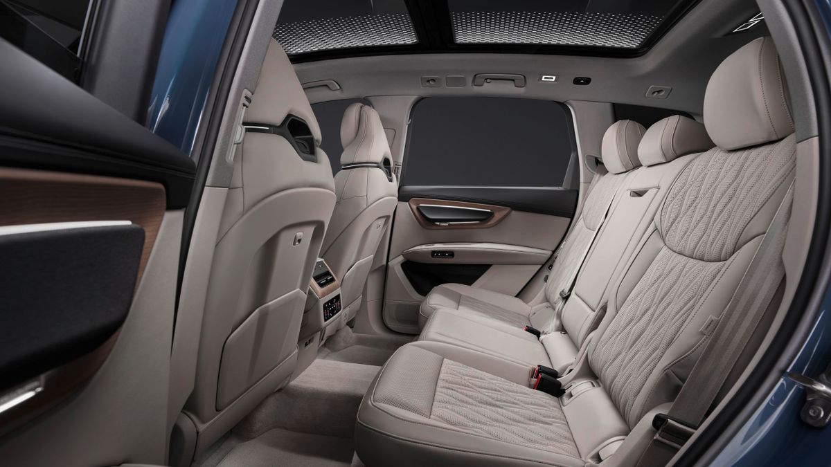 Audi Q7. Задние сидения.