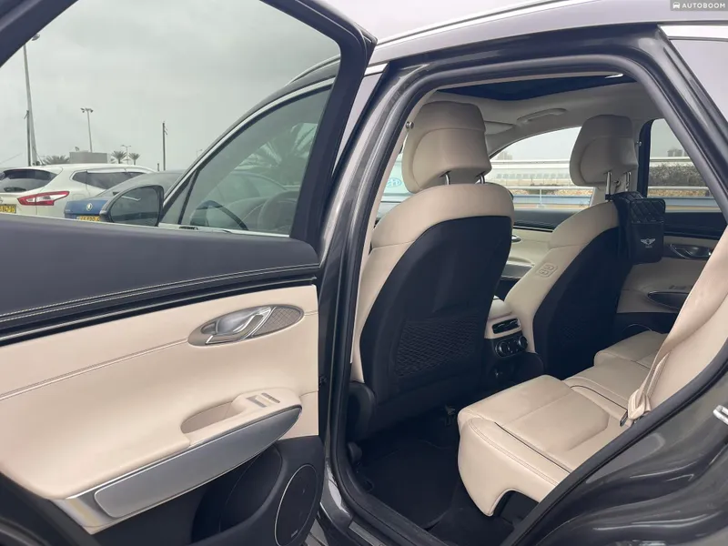Genesis GV70 2nd hand, 2023, private