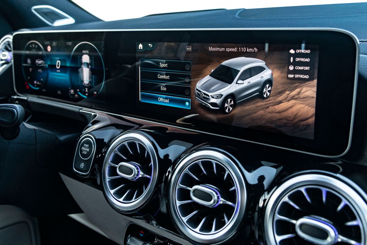 Mercedes GLA 2019. Dashboard. 2 generation