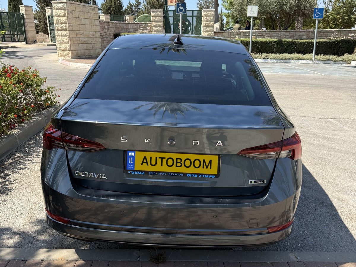 סקודה אוקטביה יד 2 רכב, 2022, פרטי