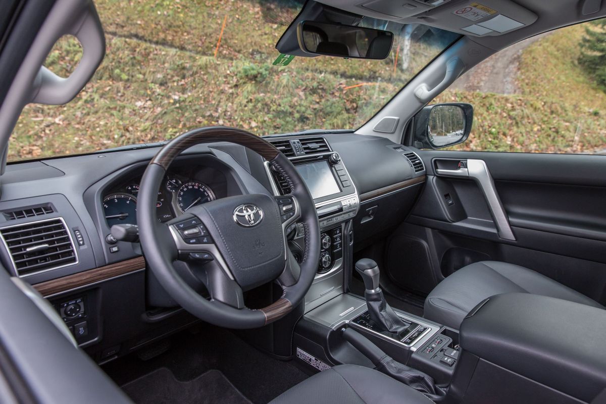 Toyota Land Cruiser 2017. Front seats. SUV 5-doors, 4 generation, restyling 2