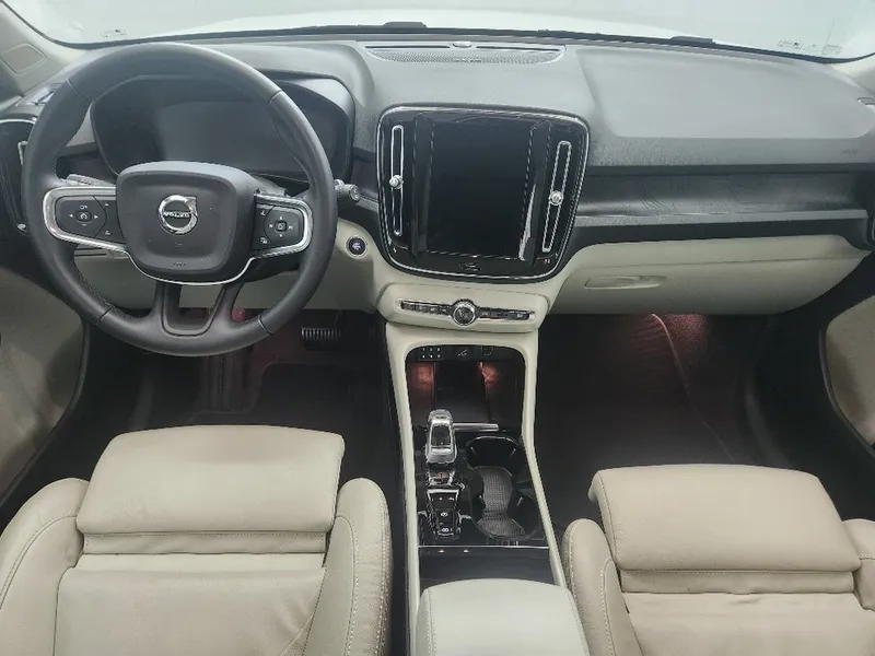 فولفو XC40 مستعمل, 2023