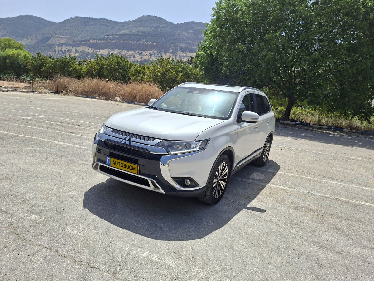 Mitsubishi Outlander 2nd hand, 2021, private hand