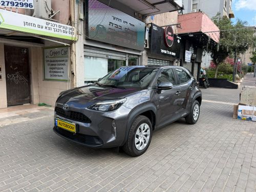 تويوتا ياريس كروس, 2023, صورة