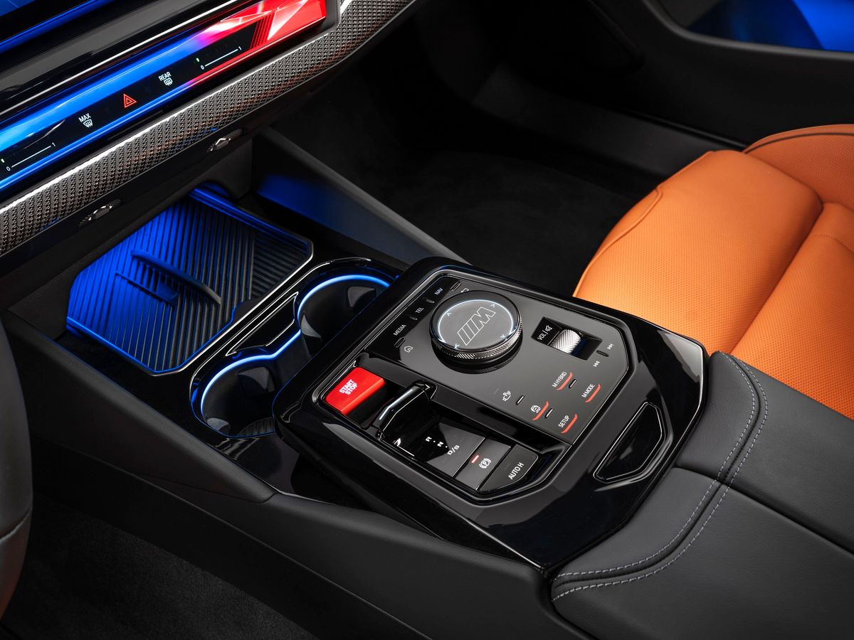 BMW M5 2024. Центральная консоль. Седан, 7 поколение
